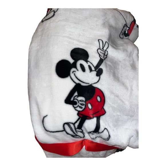 Mickey Mouse Disney Plush Throw White Soft Fleece Blanket NWT - Picture 3 of 6